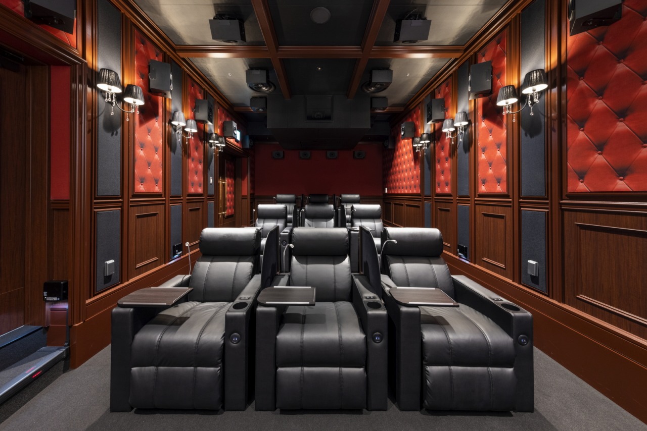 話題のシアタス心斎橋 グランシアター で極上の映画鑑賞を体験 コトブキシーティング株式会社