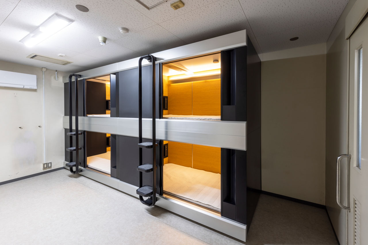 島本町消防本部 救急仮眠室・仮眠室|コトブキシーティング株式会社