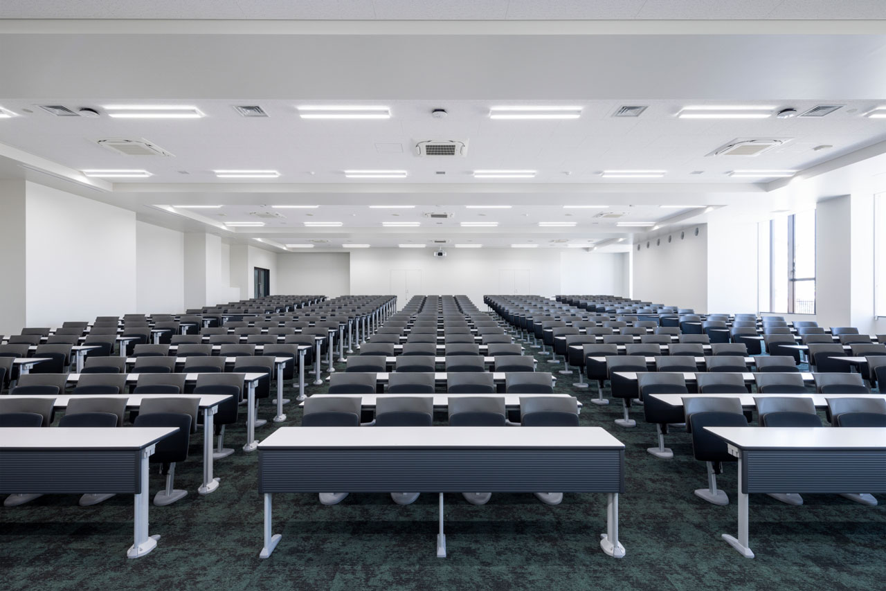 阪南大学 4号館 大教室｜コトブキシーティング株式会社