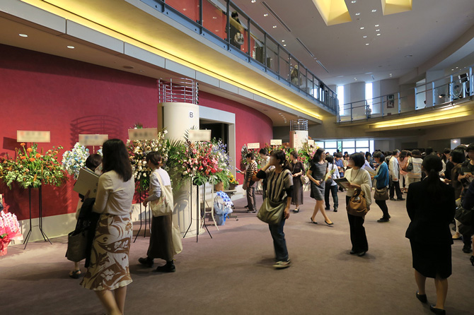 彩の国さいたま芸術劇場　大ホールのロビー