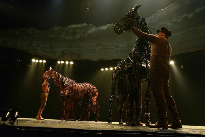 宙に浮かぶ天球の劇場 東急シアターオーブ「War Horse(ウォー・ホース)～戦火の馬～」来日！