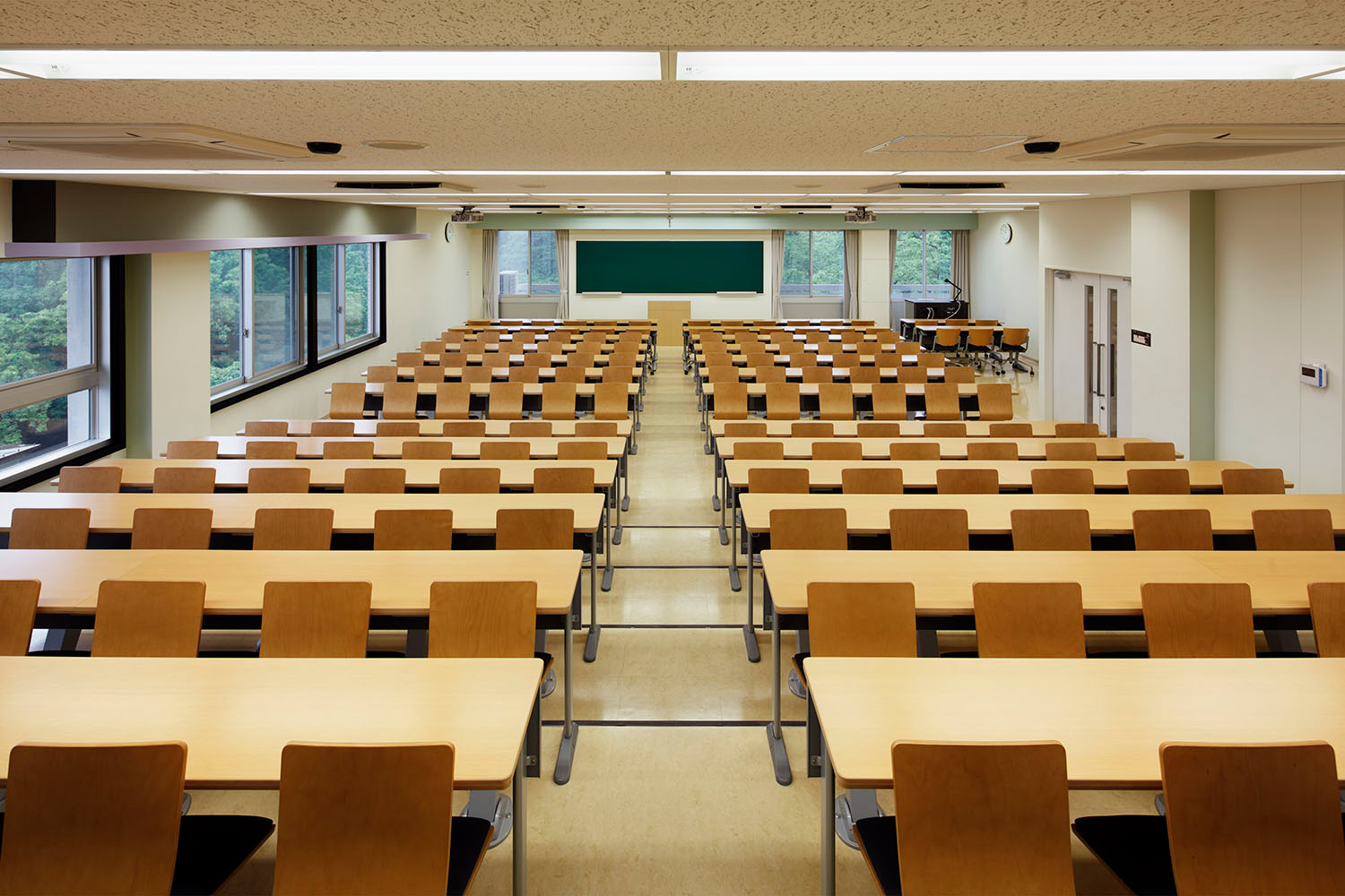 清泉女子大学 1号館・2号館 教室（2013年リニューアル）