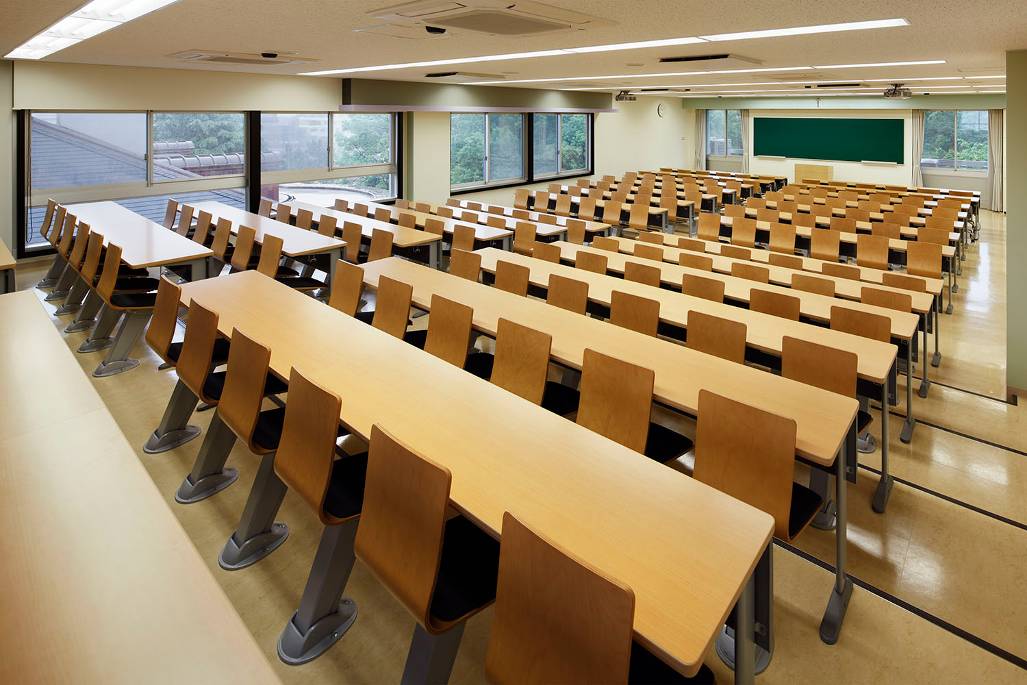 清泉女子大学 1号館・2号館 教室（2013年リニューアル）