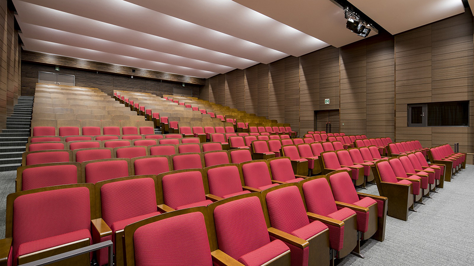 岡山県医師会館