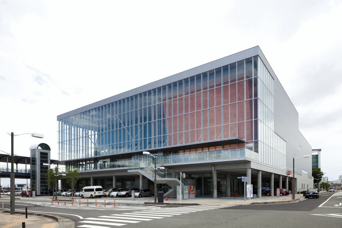Shizuoka City’s Shimizu Cultural Center, ‘Marinart’ / A new cultural center for the townsfolk opened on August 1, 2012.
