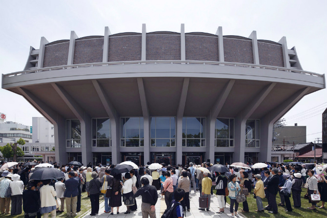 オープニングコンサート「祝宴」　当日の会場前の様子