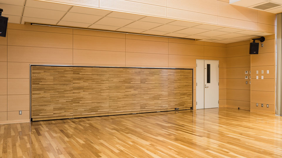 多用途に活用可能な 移動 収納ができる舞台 ステージ コトブキシーティング株式会社