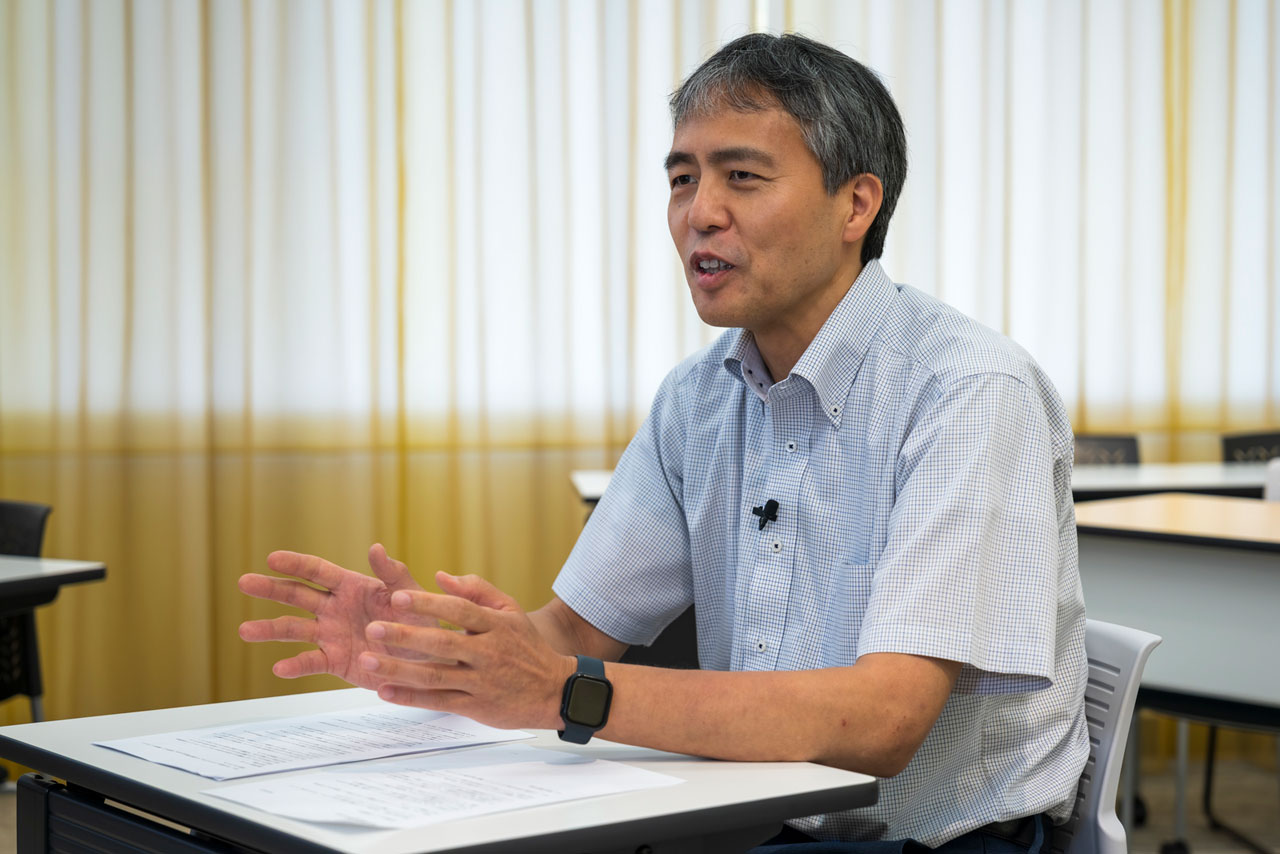  社員インタビュー “Always with a Pioneer Spirit” vol.1  アクティブラーニングデスク SD-610FF シリーズ（フルフラッター機構）