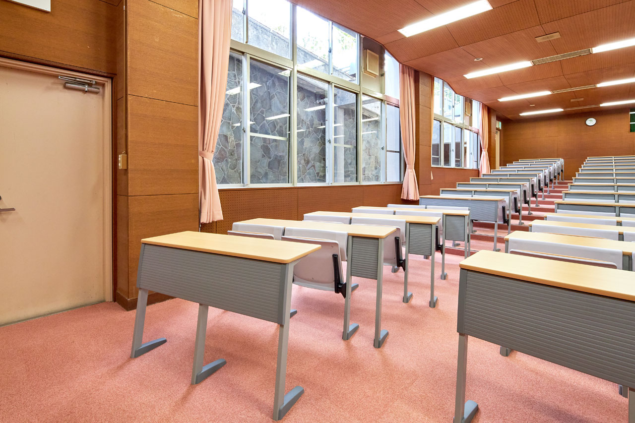 セントヨゼフ女子学園高等学校・中学校 視聴覚室