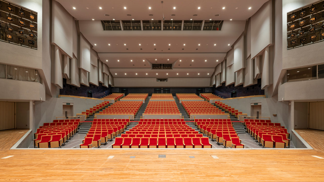 加茂文化会館 大ホール