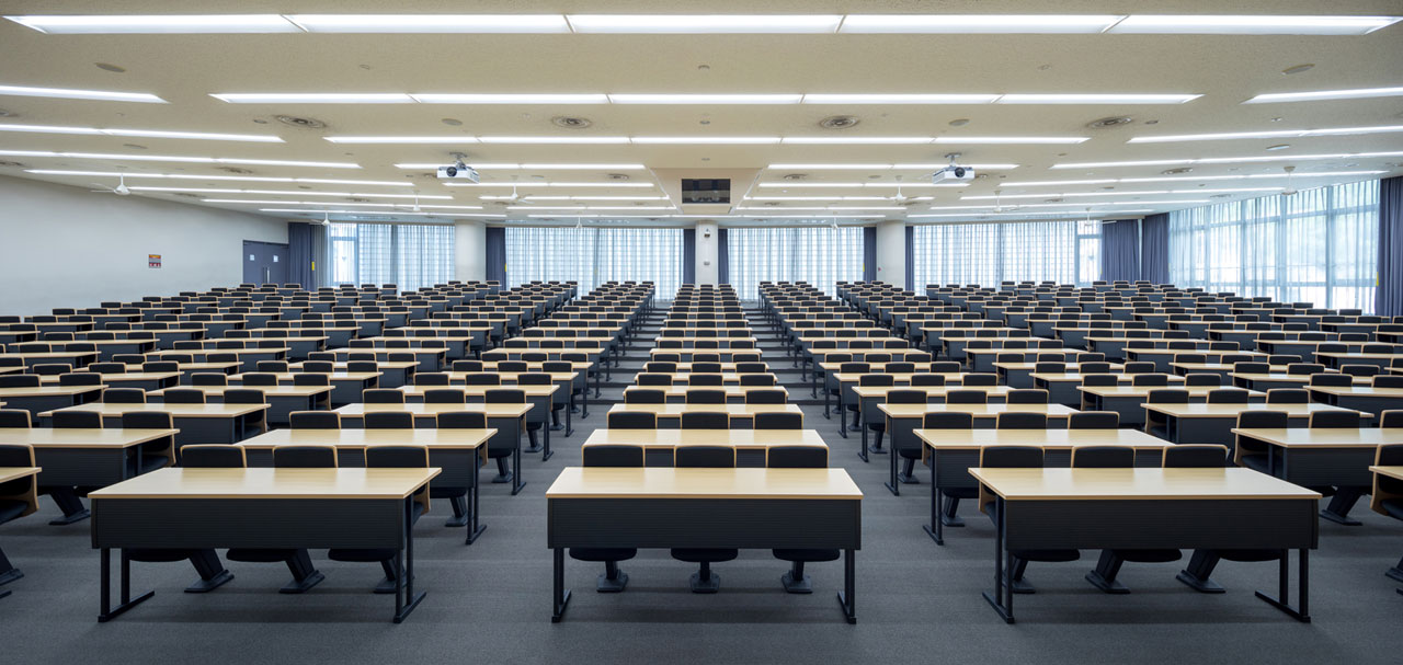甲南大学 岡本キャンパス 1号館 142講義室