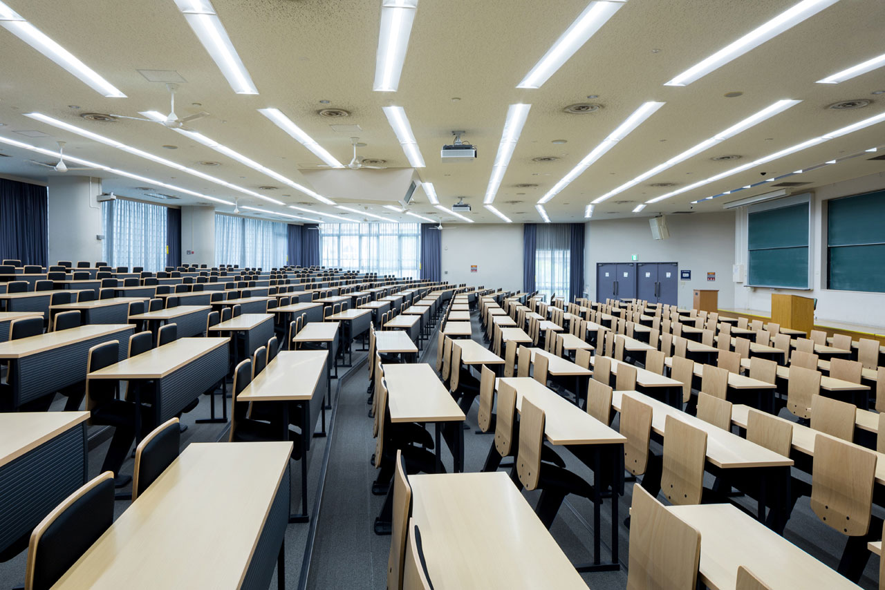 甲南大学 岡本キャンパス 1号館 142講義室