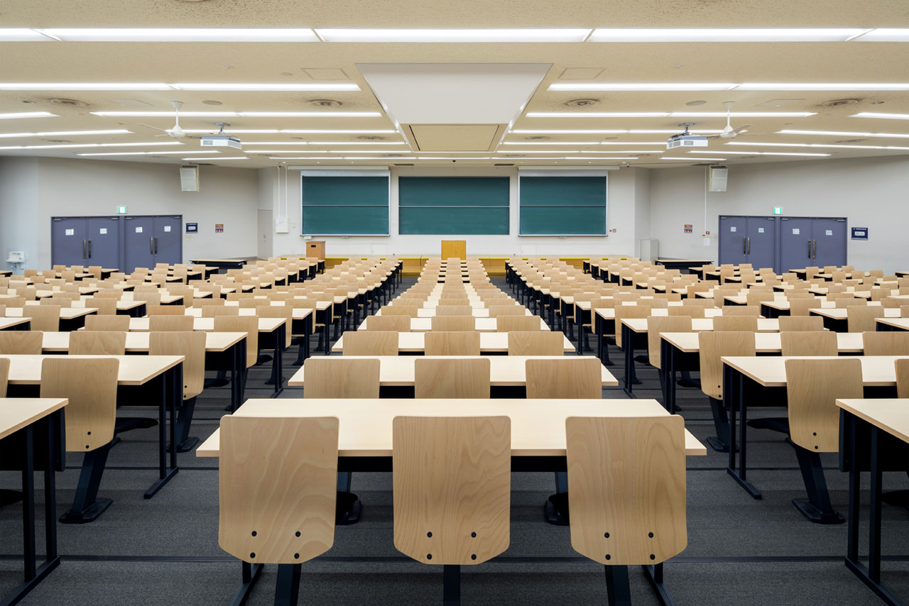 甲南大学 岡本キャンパス 1号館 142講義室