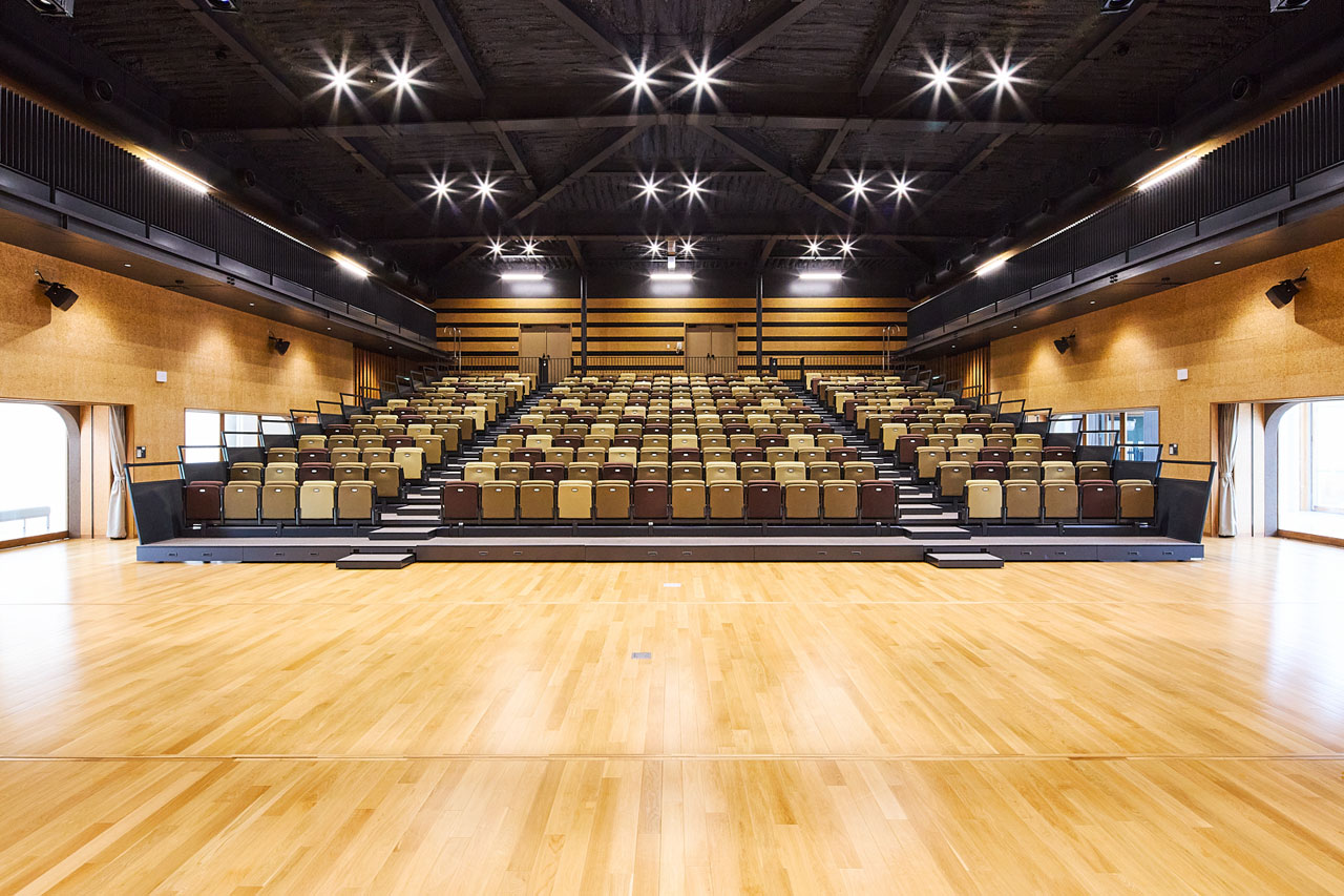 立山町防災児童館複合施設「アカリエ」 アカリエホール