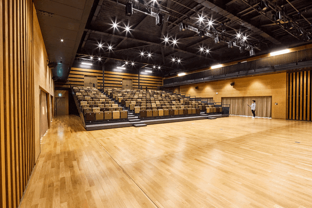 立山町防災児童館複合施設「アカリエ」 アカリエホール