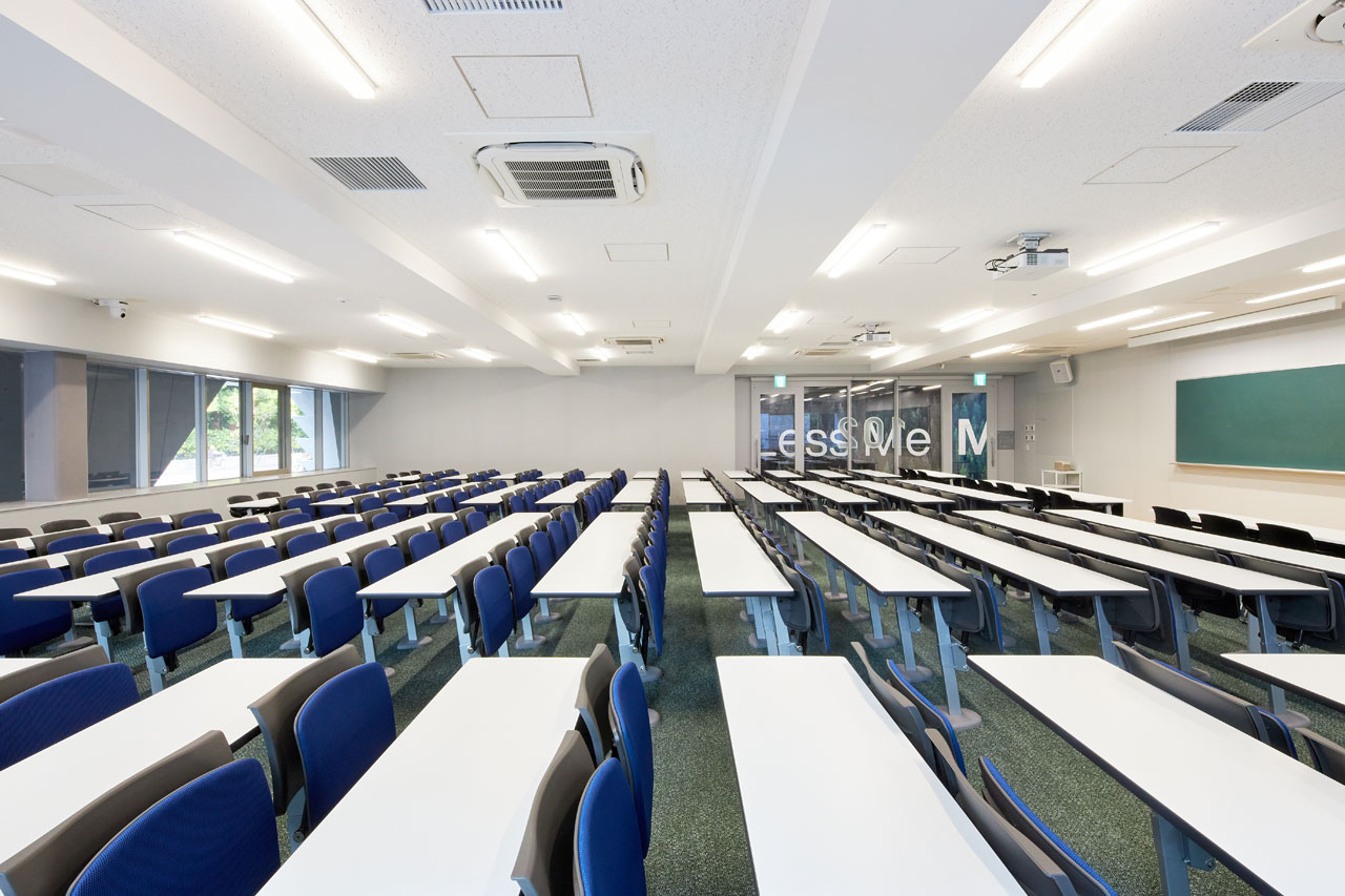 龍谷大学 慧光館 講義室