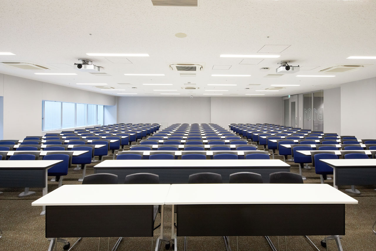 龍谷大学 灯炬館 講義室