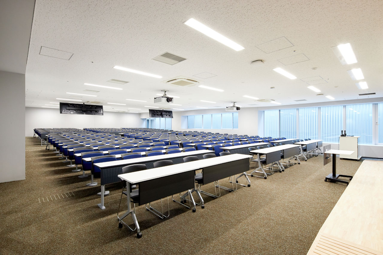 龍谷大学 灯炬館 講義室
