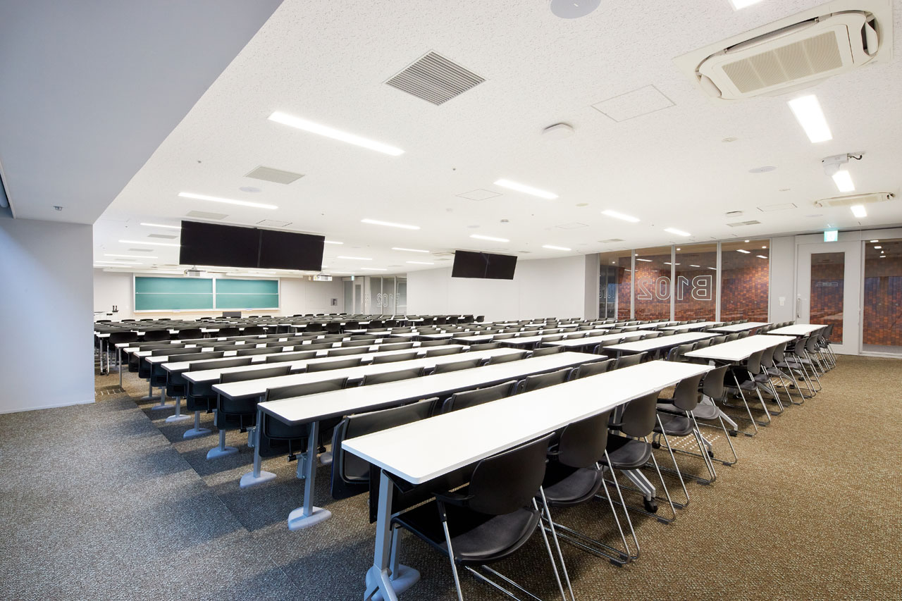 龍谷大学 灯炬館 講義室